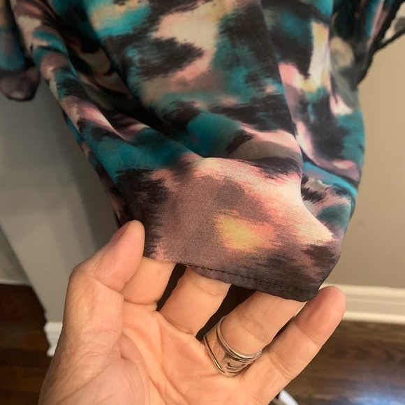 Women’s Large Sheer Colorful Black Top, Preloved, Wide Qtr sleeve, V neck & back - Picture 6 of 7